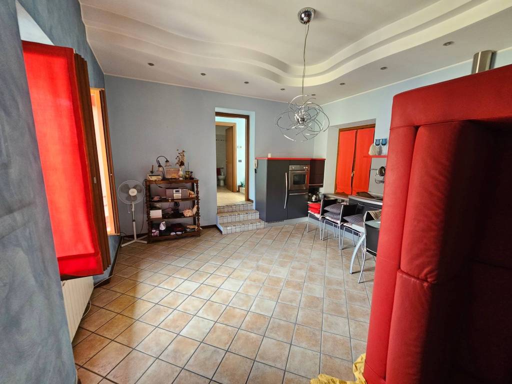 Appartamento a Barzanò in Piazza Fratelli Besana - Foto 4