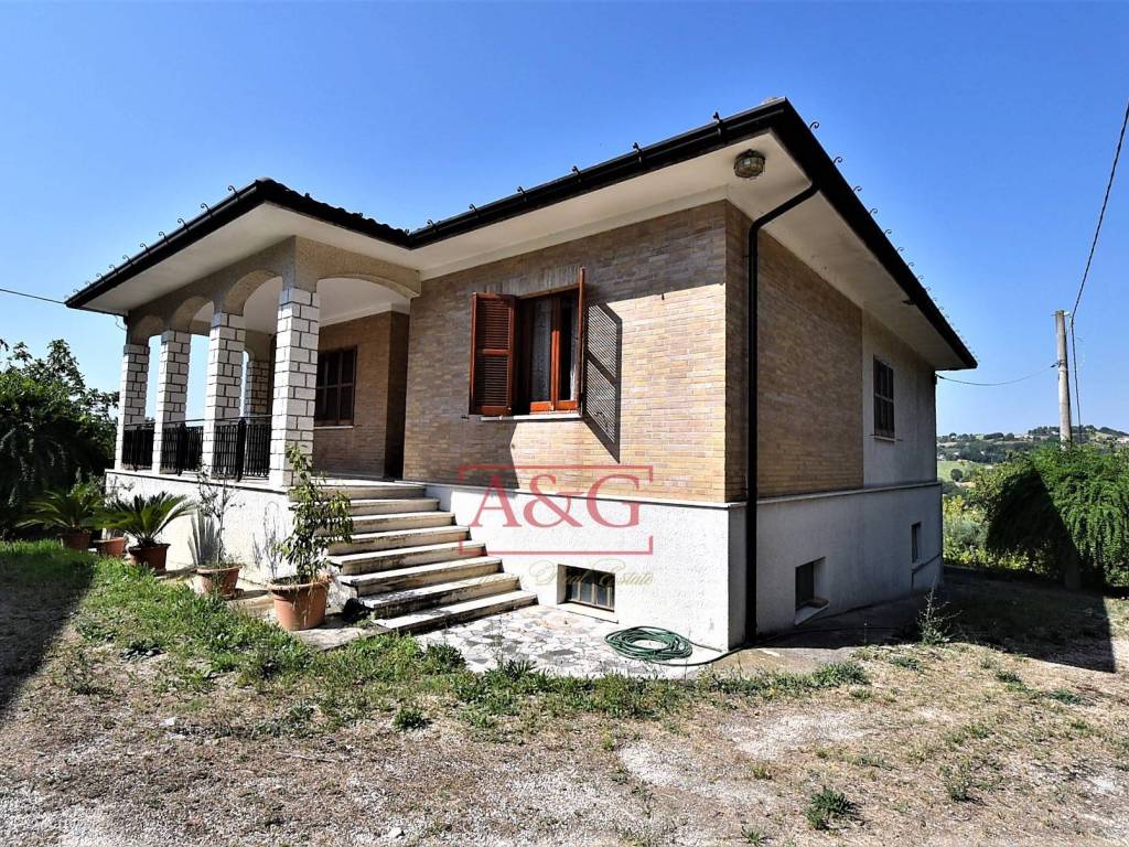 Villa a Montegiorgio in contrada fegatara - Foto 2