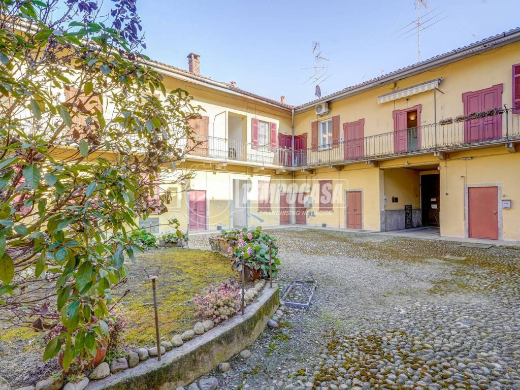 Appartamento a Somma lombardo in Via G. Mameli 39 - Foto 2