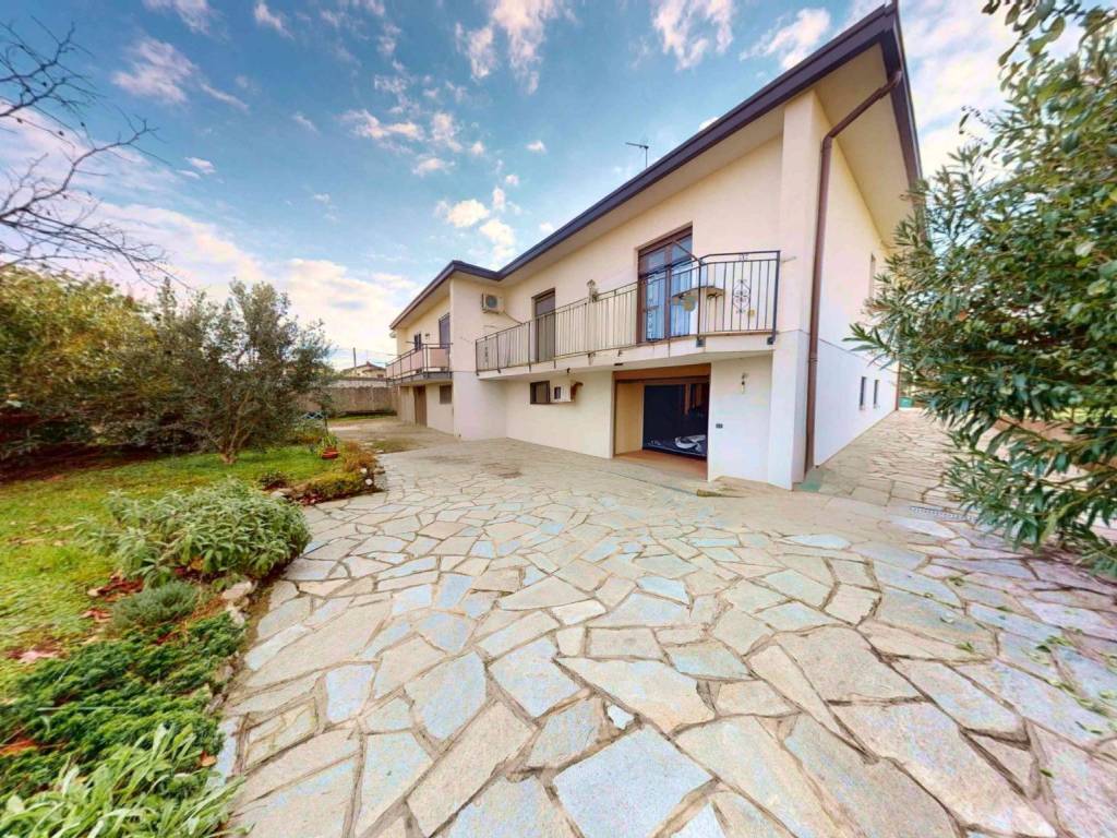 Villa a Tradate in Via Monte K2 - Foto 2