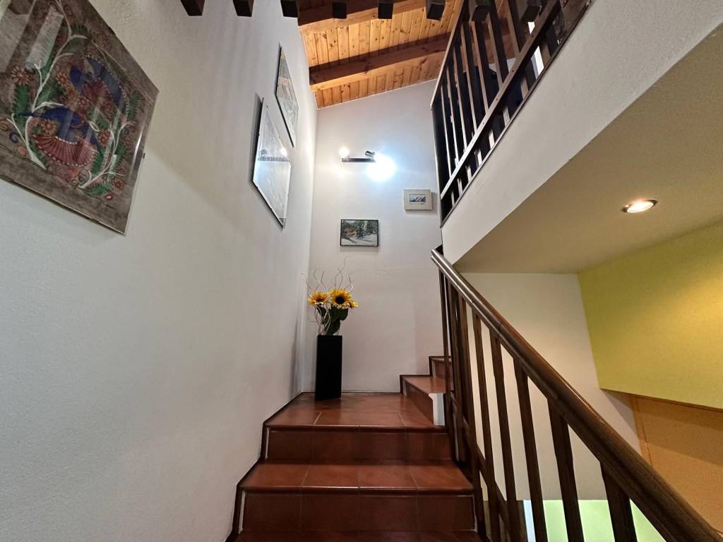 Appartamento a Malnate in Via Rodolfo Morandi - Foto 4