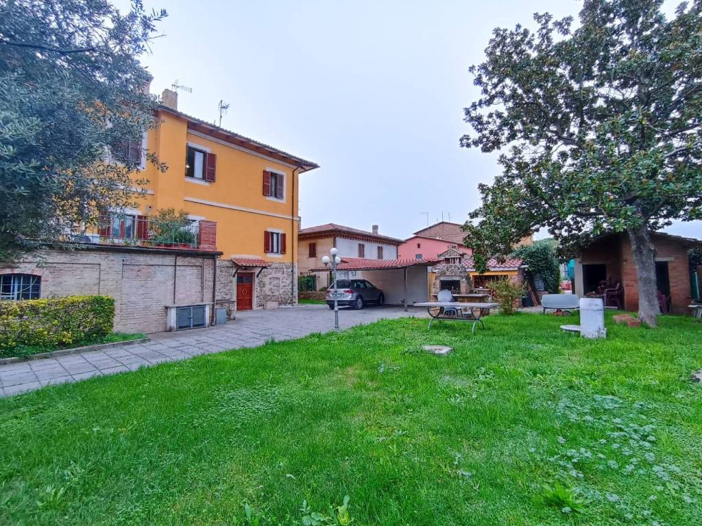 Appartamento a Torgiano in Via Ponterosciano - Foto 4