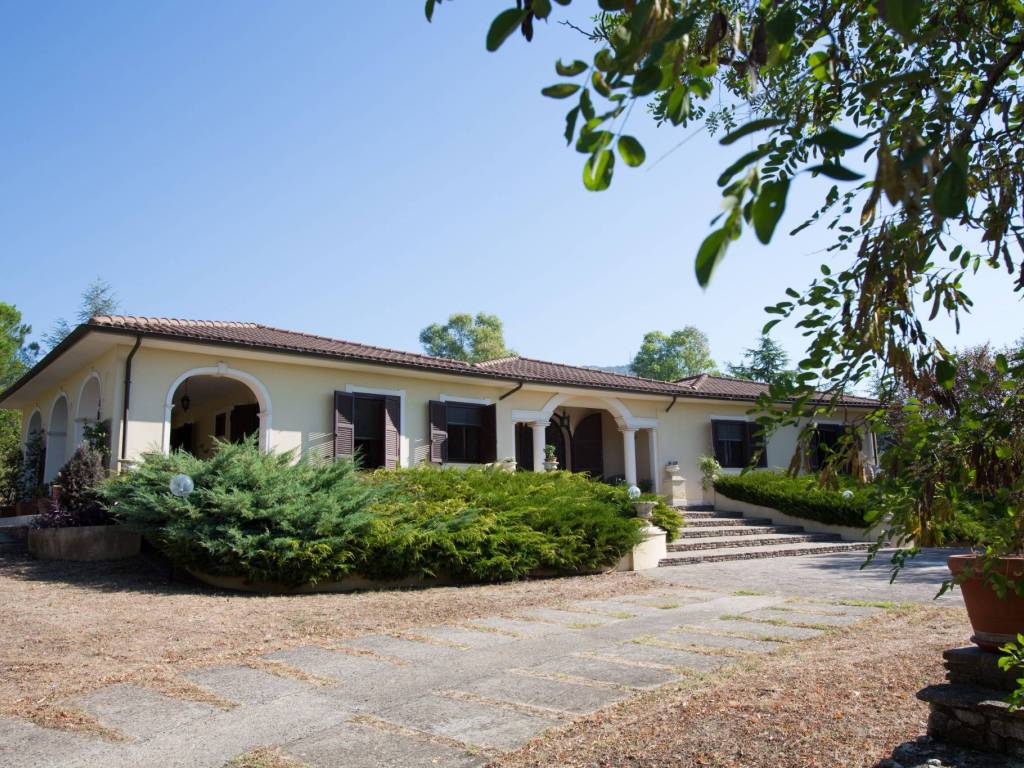 Villa a Ferentino in Via San Rocco Terravalle, 89 - Foto 2