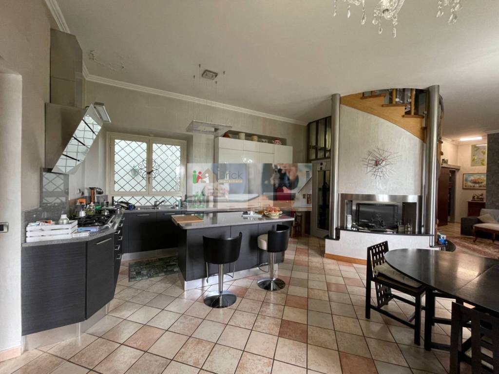 Villa a Aprilia in Via Dora Baltea - Foto 4