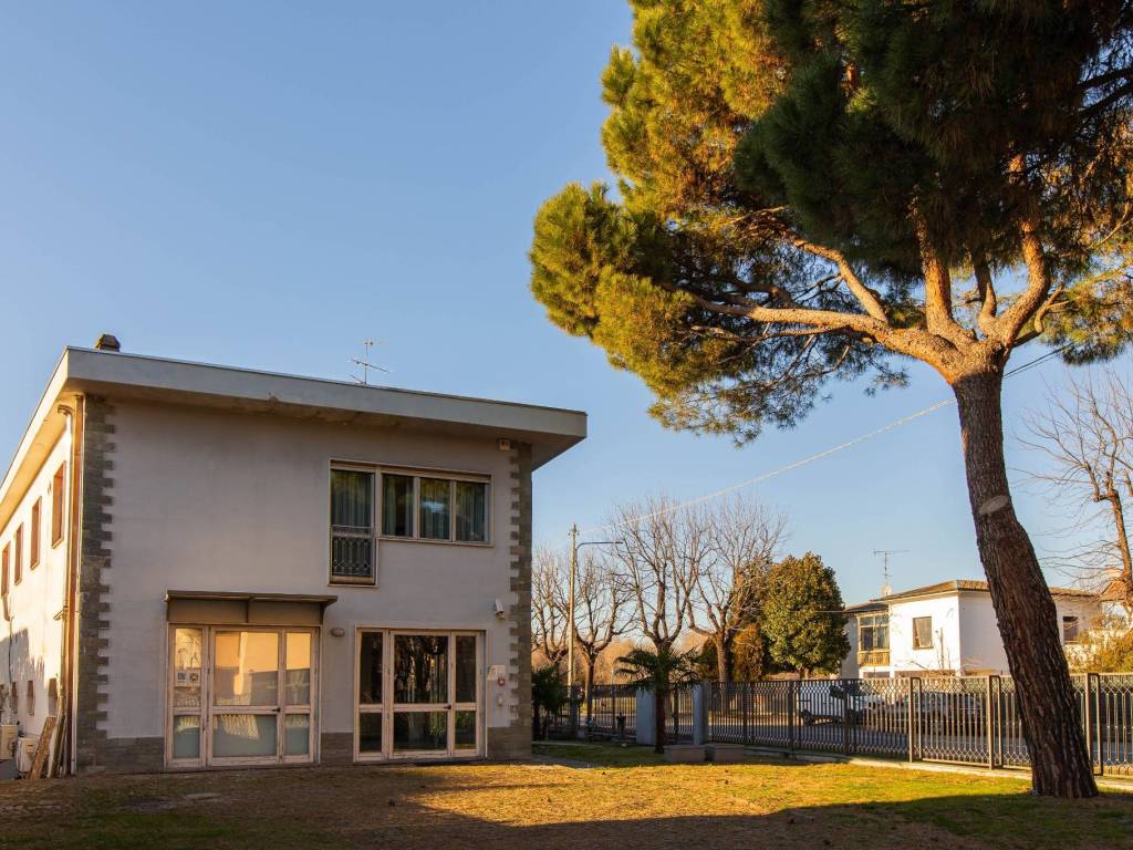 Palazzo / stabile a Busto arsizio in Viale Stelvio, 125 - Foto 3
