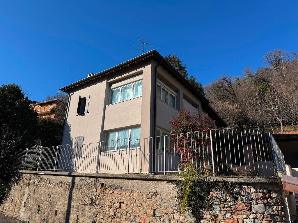 Villa a Induno olona in Via Lucchina Lombardi M. M., 19 - Foto 2