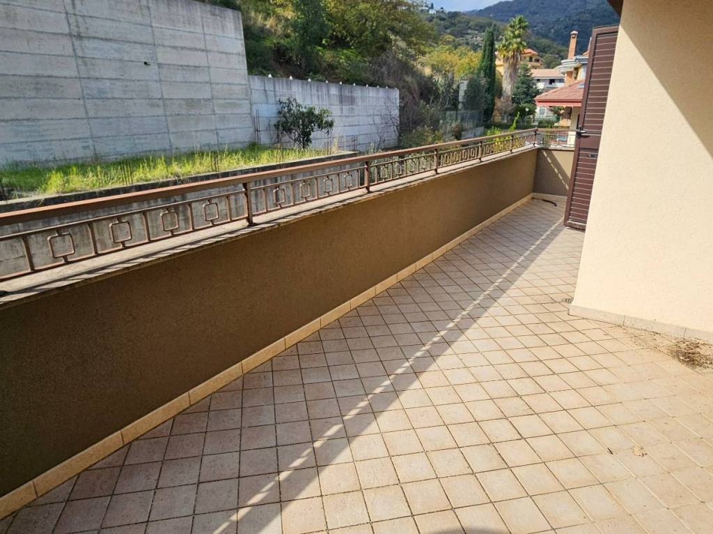 Villa a Montepaone in Via Busento, 1 - Foto 4