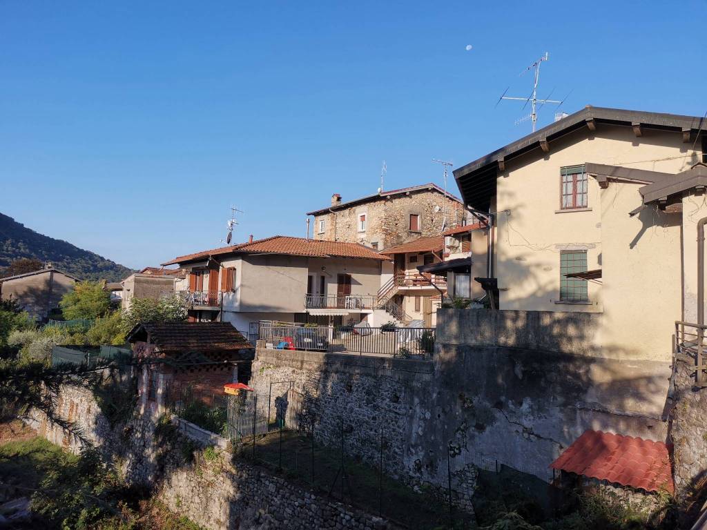 Casa indipendente a Cittiglio in Via Laveno, 17 - Foto 2