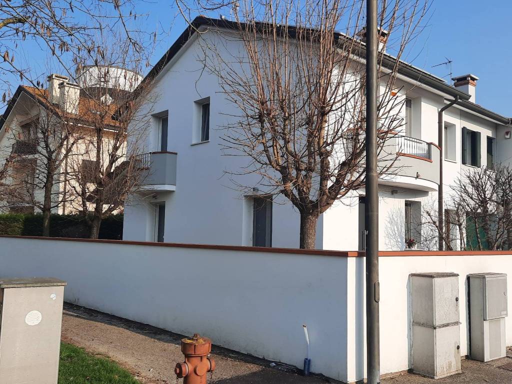 Villa a Bosaro in Via Enrico Berlinguer, 83 - Foto 2