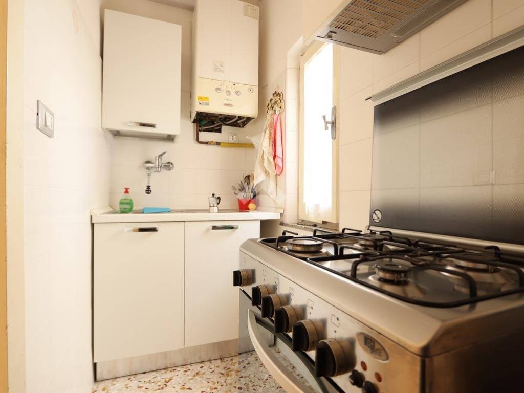 Appartamento a Alba adriatica in Via Delfico, 6 - Foto 4