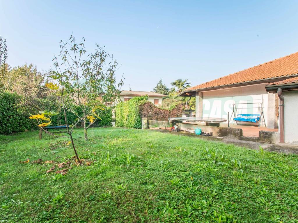 Villa a Tradate in Via Carlo Cattaneo, 1 - Foto 2