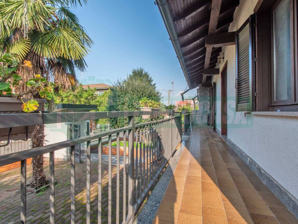 Villa a Tradate in Via Carlo Cattaneo, 1 - Foto 3