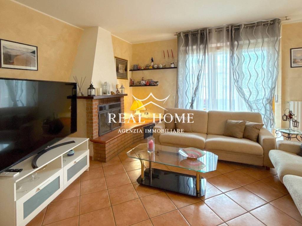 Appartamento a Prato in Via Giuseppe Catani, 28 - Foto 2