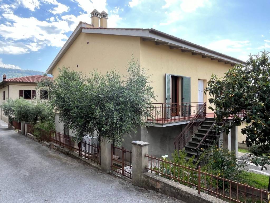 Villa a Cortona in Via Ugo Foscolo, 32 - Foto 2