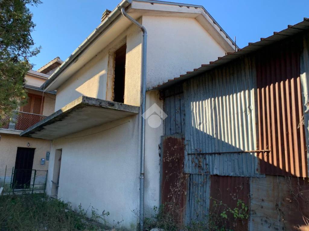 Casa indipendente a Villa latina in Via Cacchioni - Foto 3