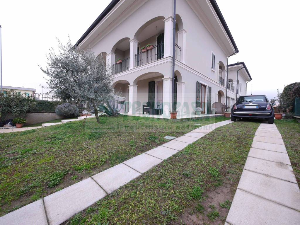 Villa a Comezzano-cizzago in Via Roma, 1 - Foto 2