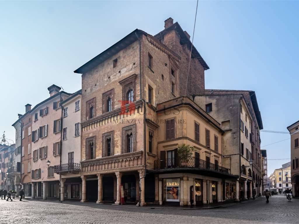 Palazzo / stabile a Mantova in Piazza delle Erbe, 26 - Foto 2
