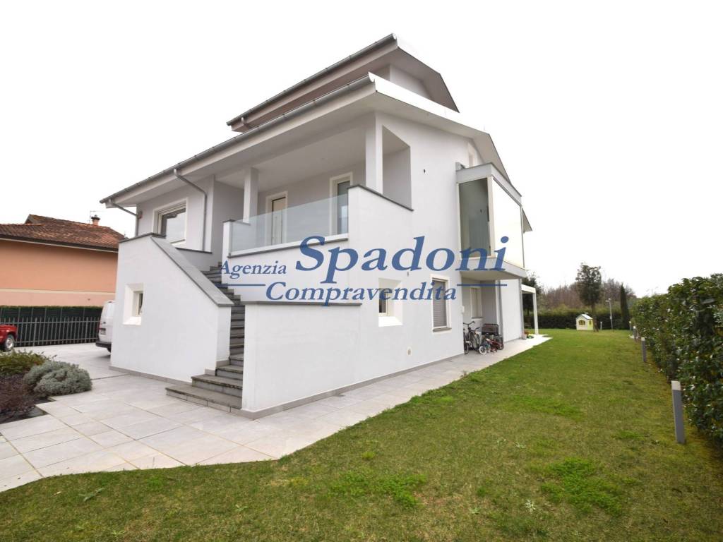 Villa a Massa e cozzile in Via Filippo Turati, 3 - Foto 4