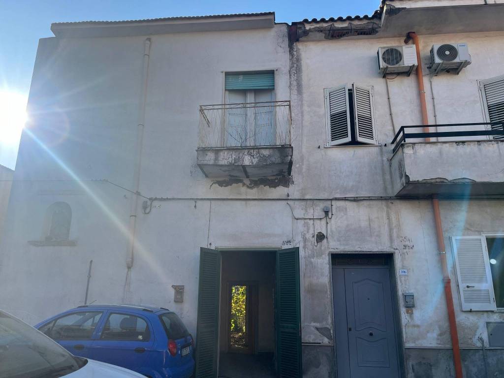 Casa indipendente a Casalnuovo di napoli in Via Vittorio Emanuele III - Foto 2