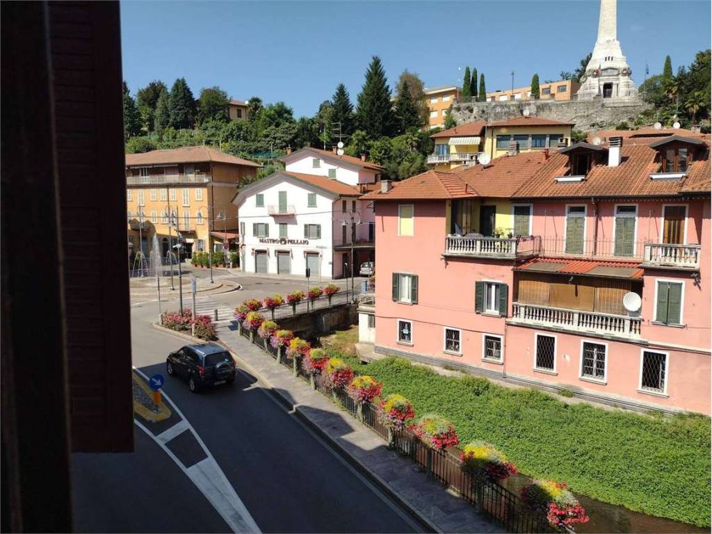 Appartamento a Besozzo in Via Luigi Roncari - Foto 2