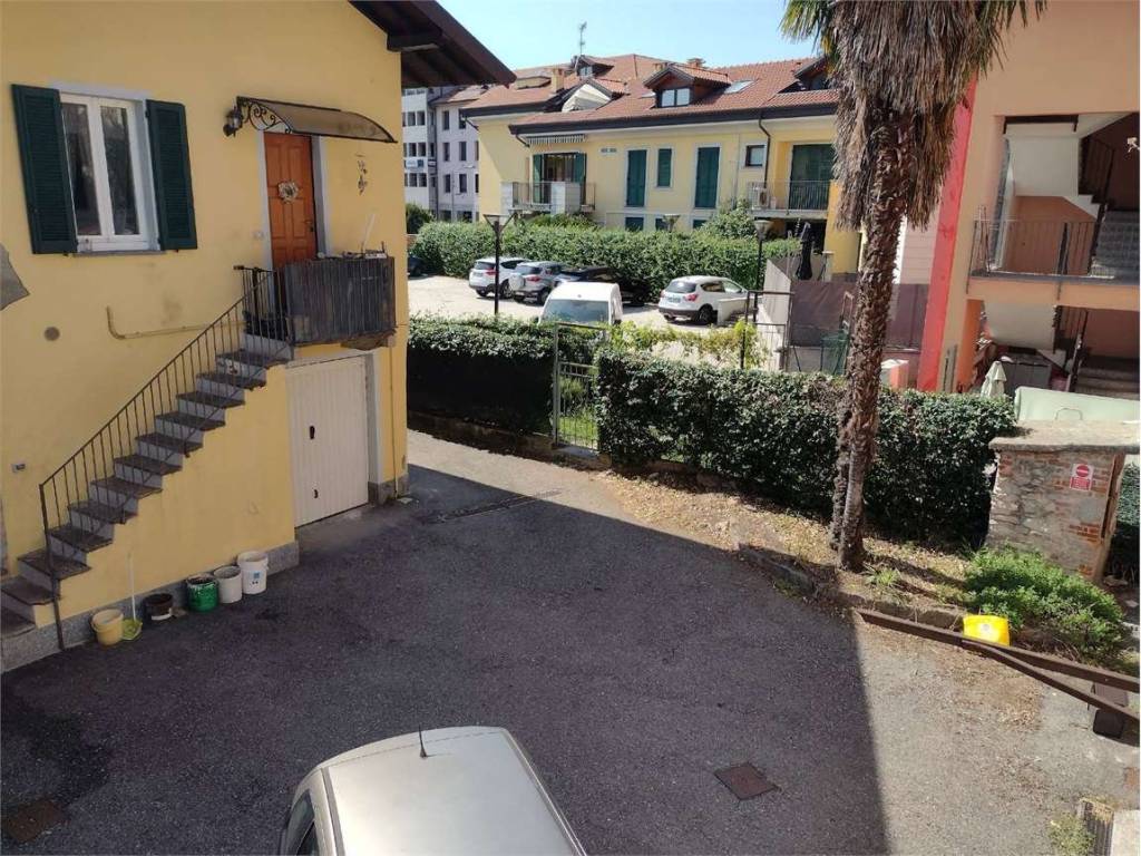 Appartamento a Besozzo in Via Luigi Roncari - Foto 2