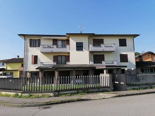 Appartamento a Pandino in VIA DELEDDA, 14 - Foto 2