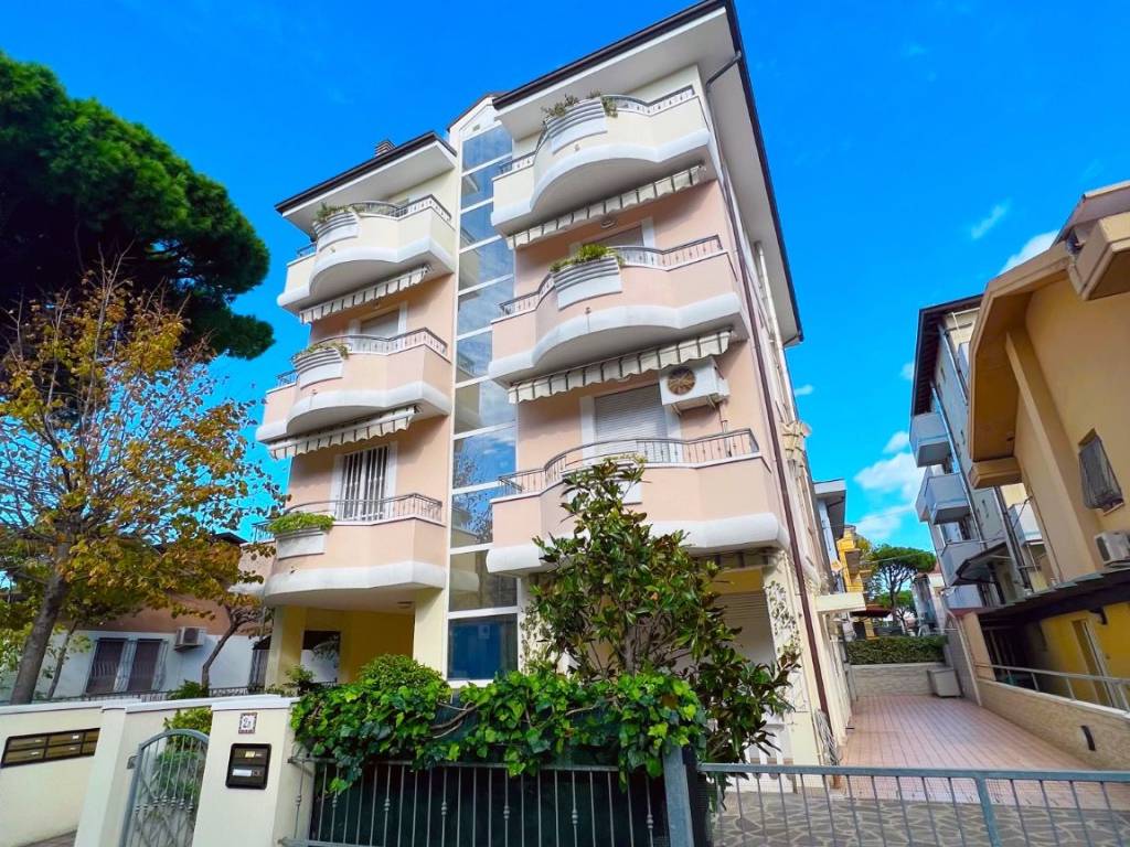 Attico / mansarda a Riccione in Viale Piero Maroncelli - Foto 2