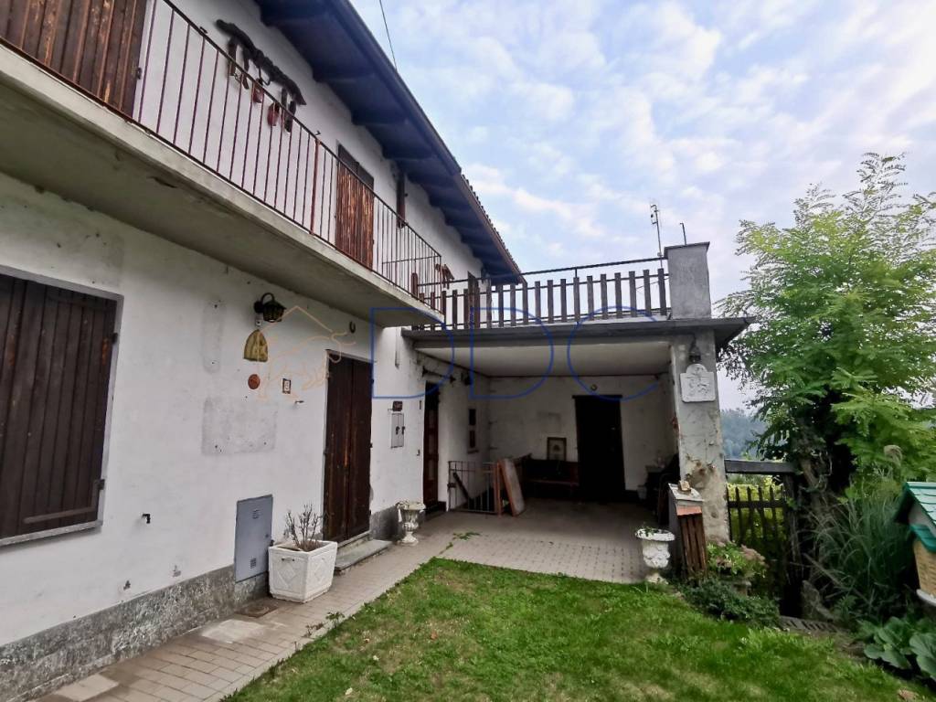 Casa indipendente a Chiusano d'asti in Piazza IV Novembre 6 - Foto 2