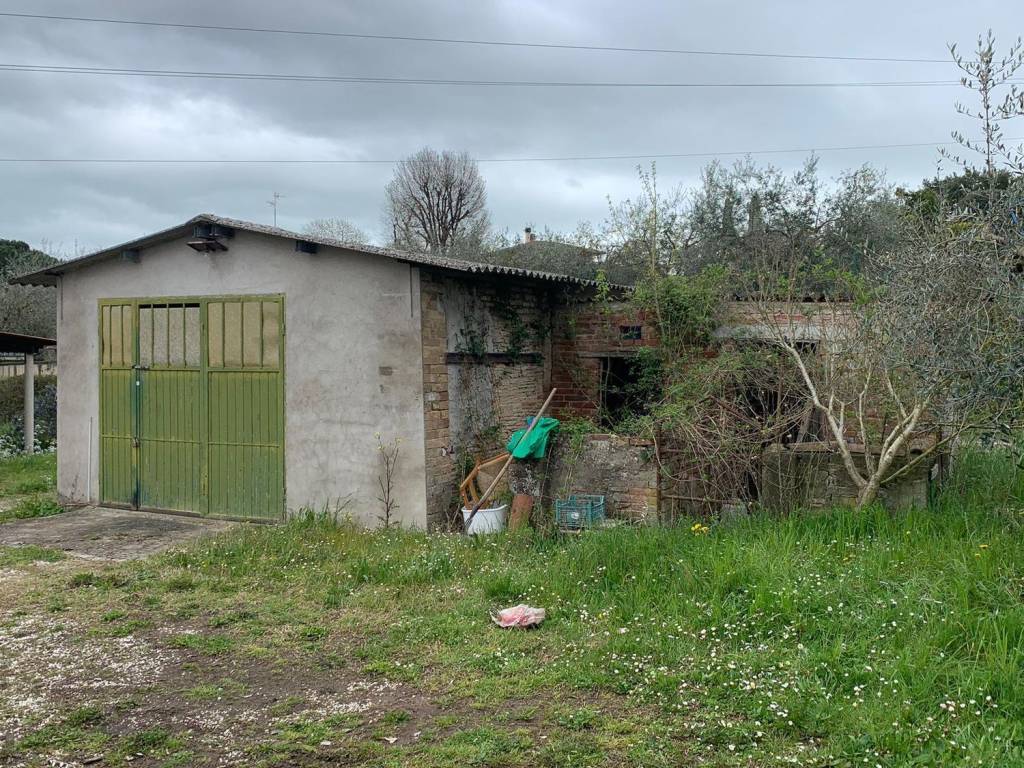 Villa a Castiglione del lago in Via Delle Margherite S.N.C. - Foto 3