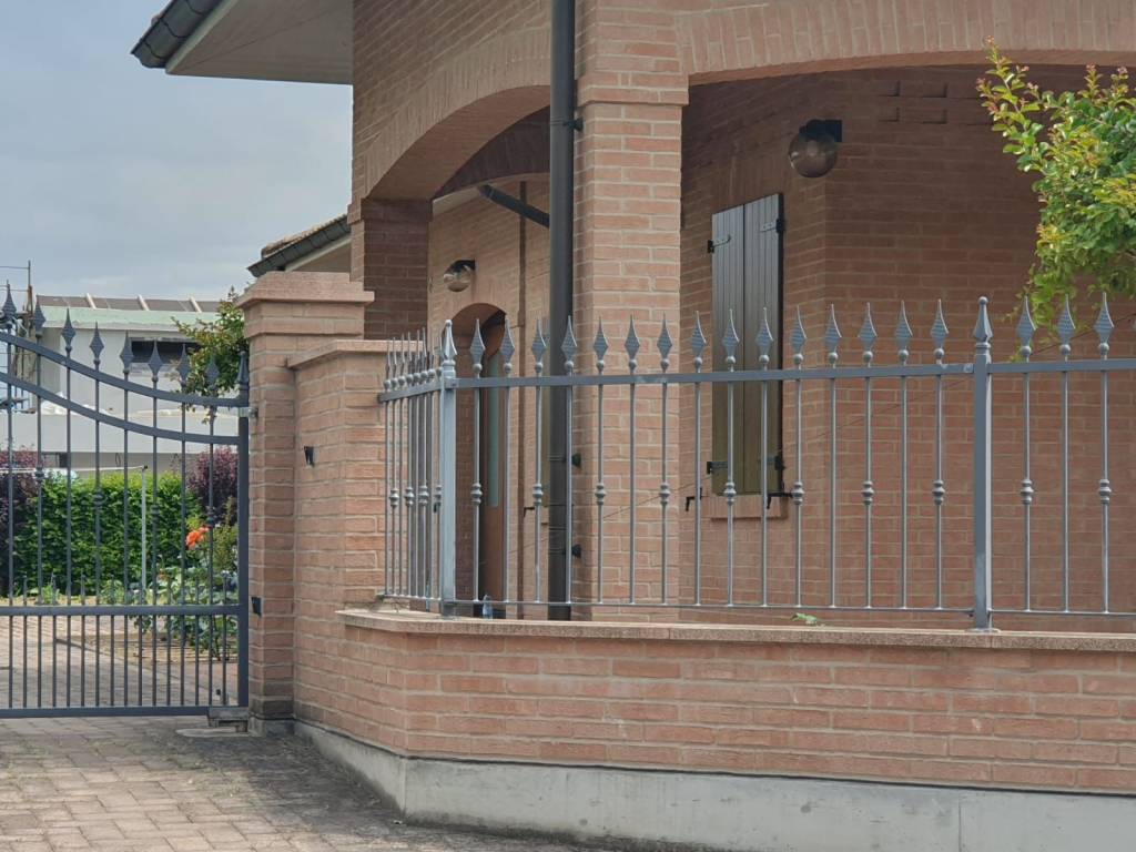 Villa a Castelnuovo rangone in Via Zenzalose - Foto 2