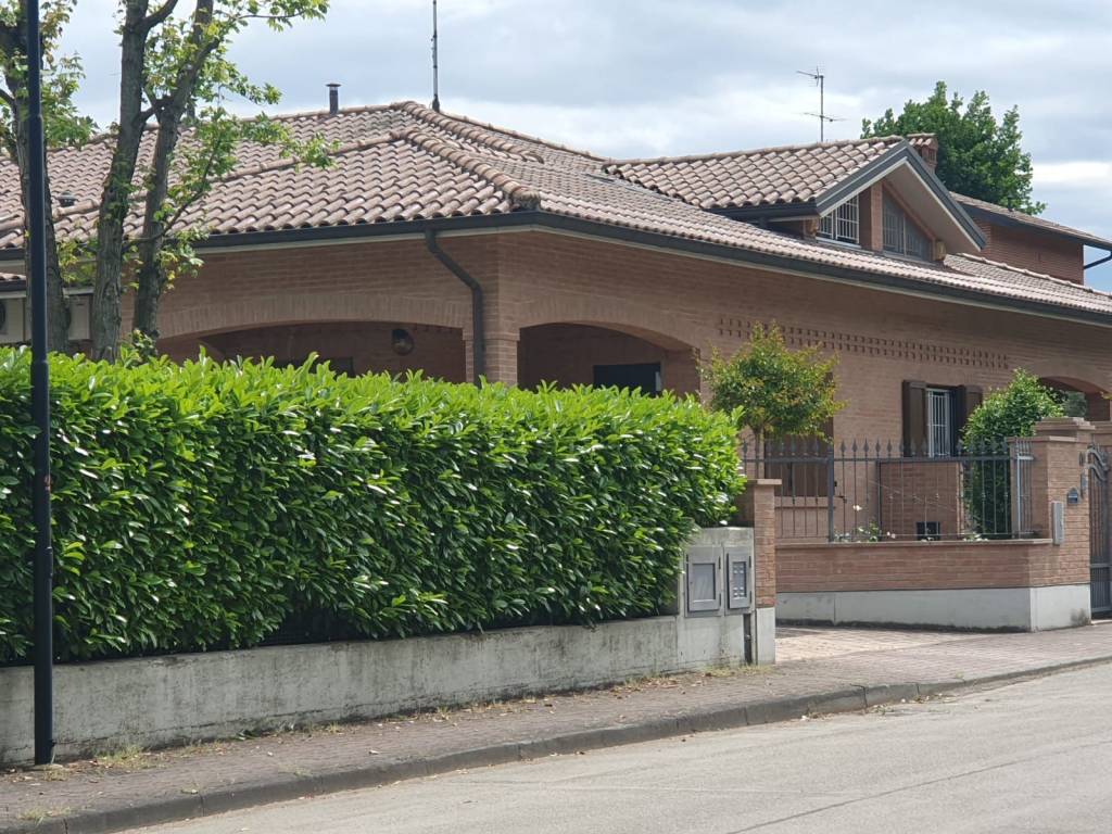 Villa a Castelnuovo rangone in Via Zenzalose - Foto 3