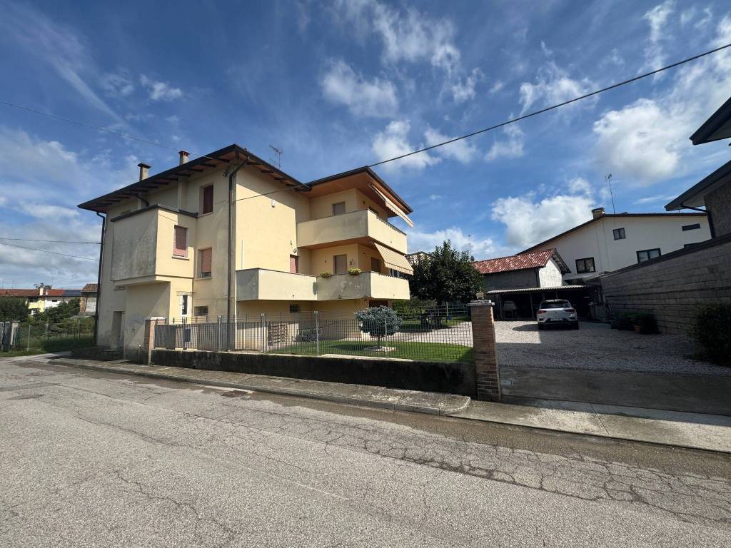 Villa a Latisana in Via Ronchis, 4 - Foto 2