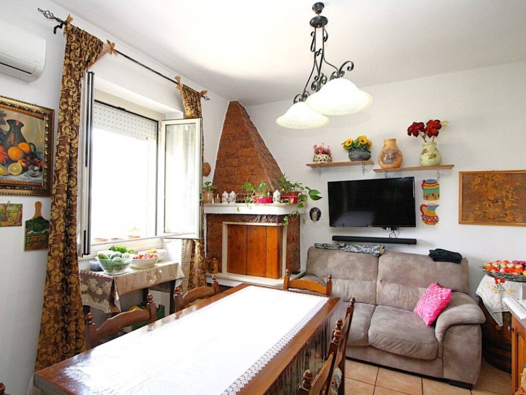 Casa indipendente a Matino in Via Francesco Crispi - Foto 2
