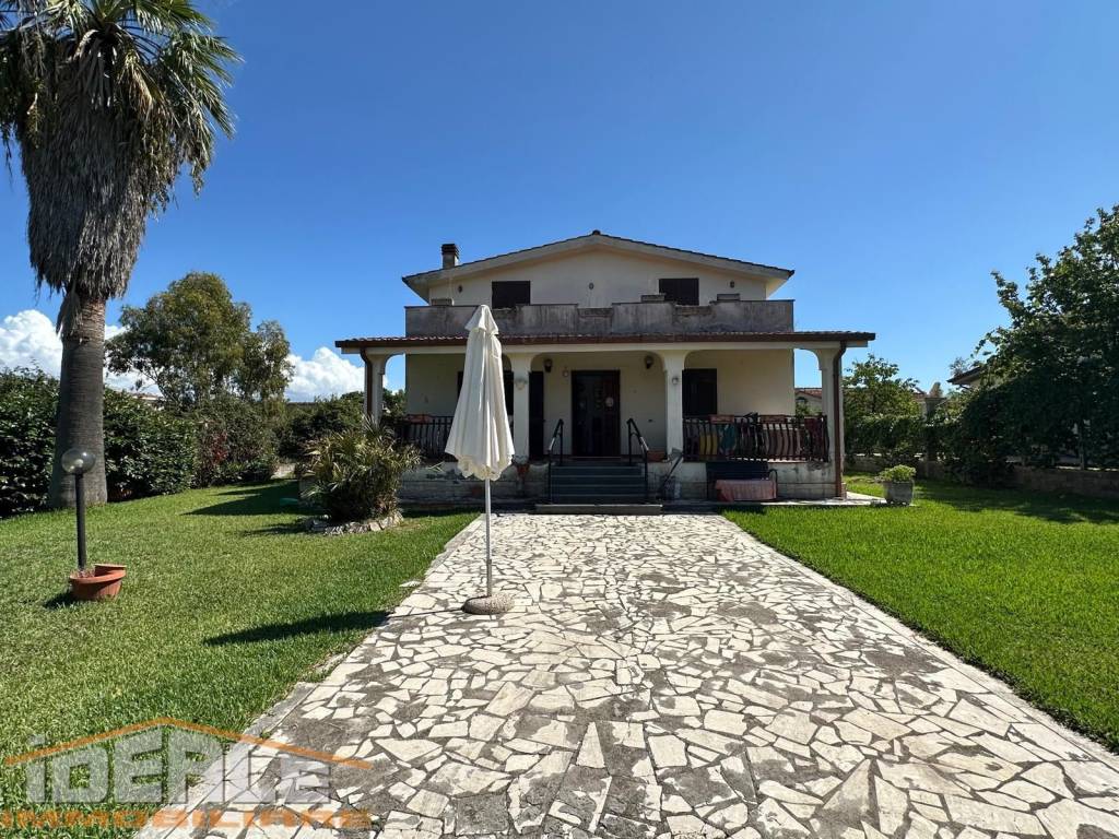 Villa a Aprilia in Via Alento, 5 - Foto 2