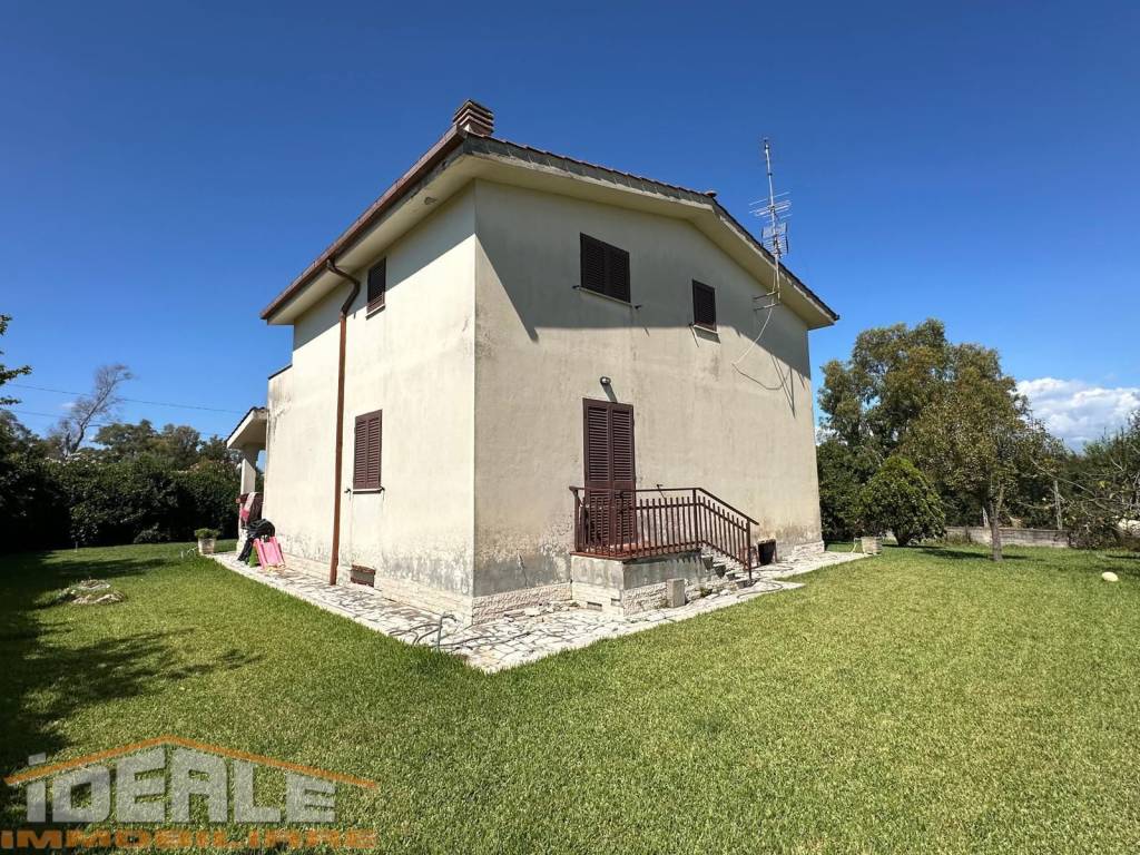 Villa a Aprilia in Via Alento, 5 - Foto 4