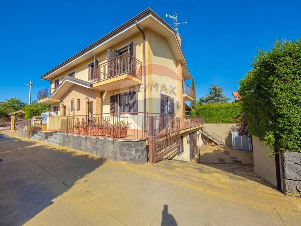 Villa a Trecastagni in via Ugo la Malfa, 33 - Foto 3