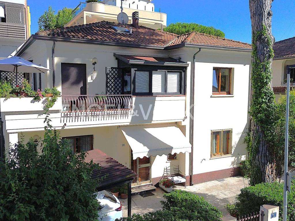 Villa a Riccione in Viale Francesco Baracca, 37 - Foto 2
