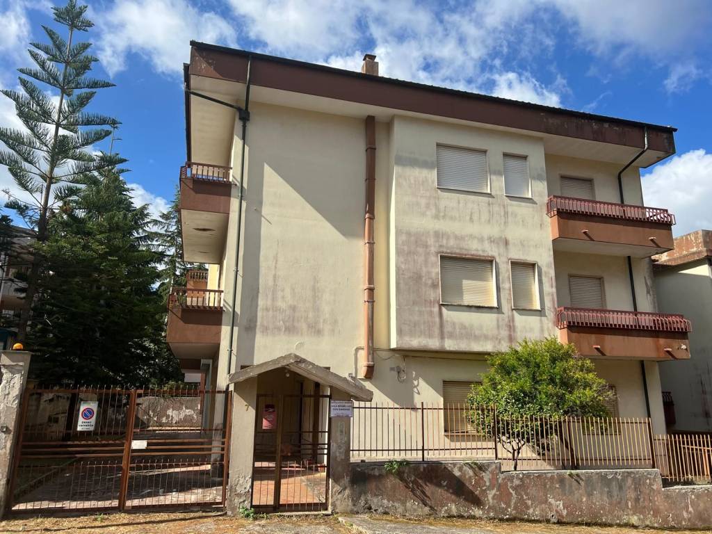 Palazzo / stabile a Vibo valentia in Via Grazia Deledda, 9 - Foto 3