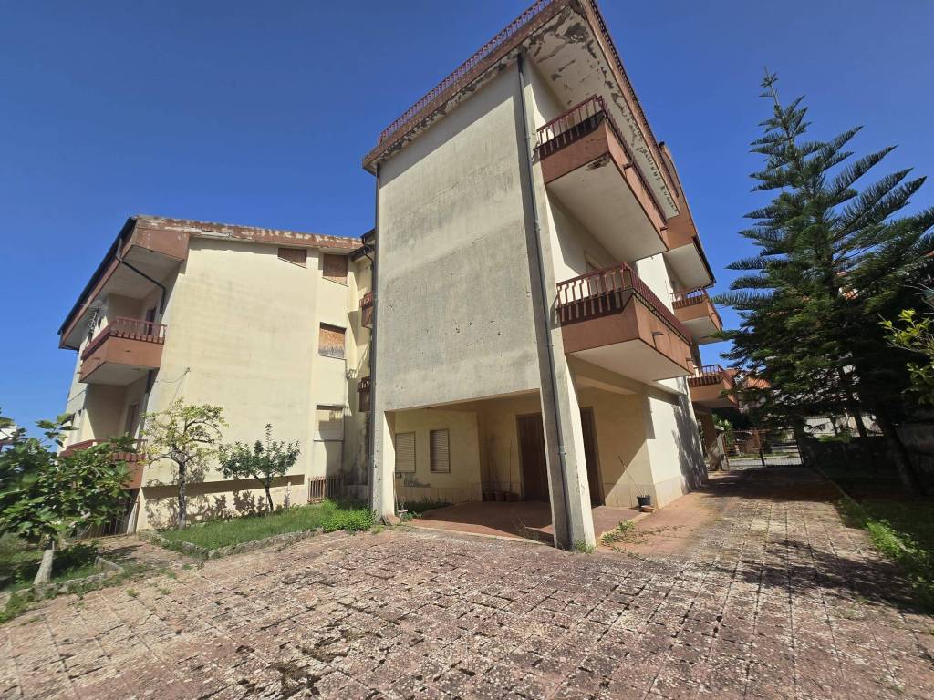 Palazzo / stabile a Vibo valentia in Via Grazia Deledda, 9 - Foto 4