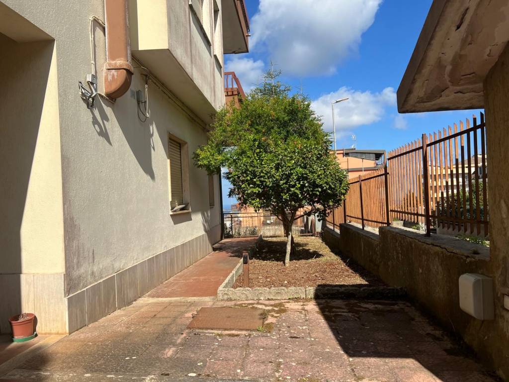 Palazzo / stabile a Vibo valentia in Via Grazia Deledda, 9 - Foto 5