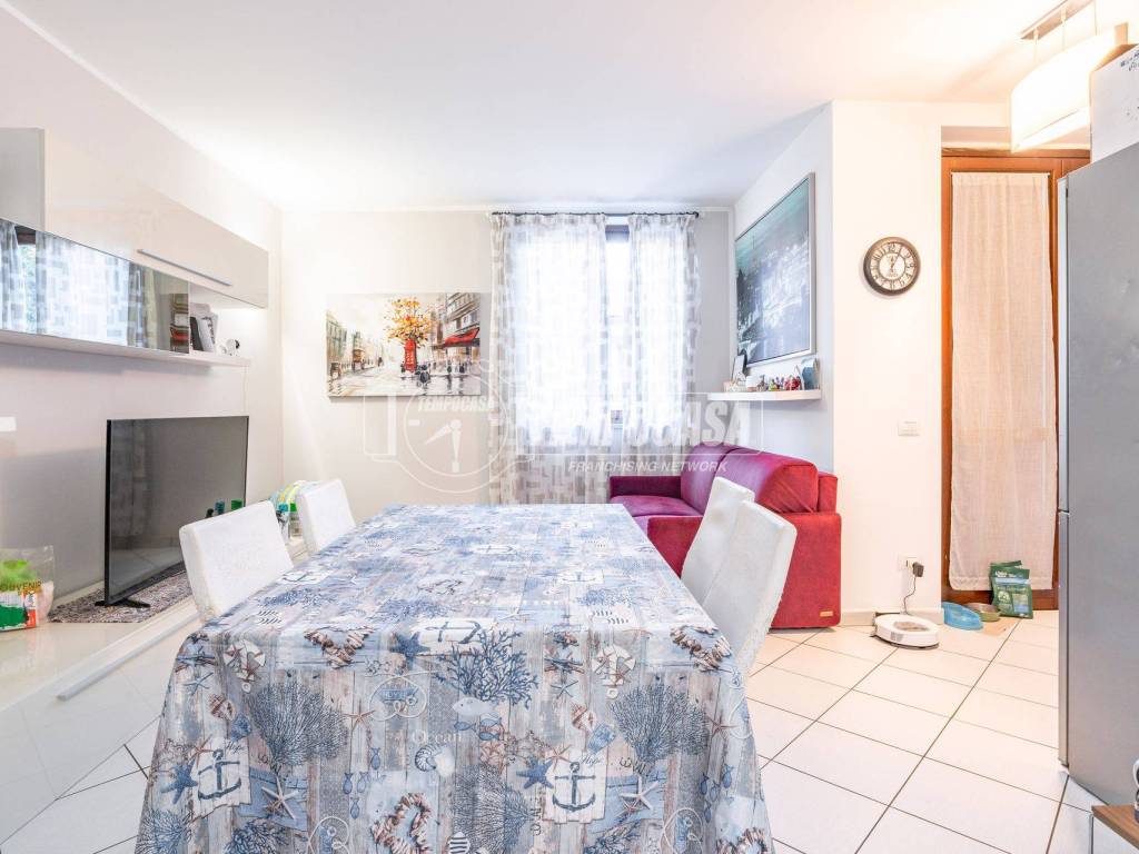 Appartamento a Caronno pertusella in Corso della Vittoria - Foto 2