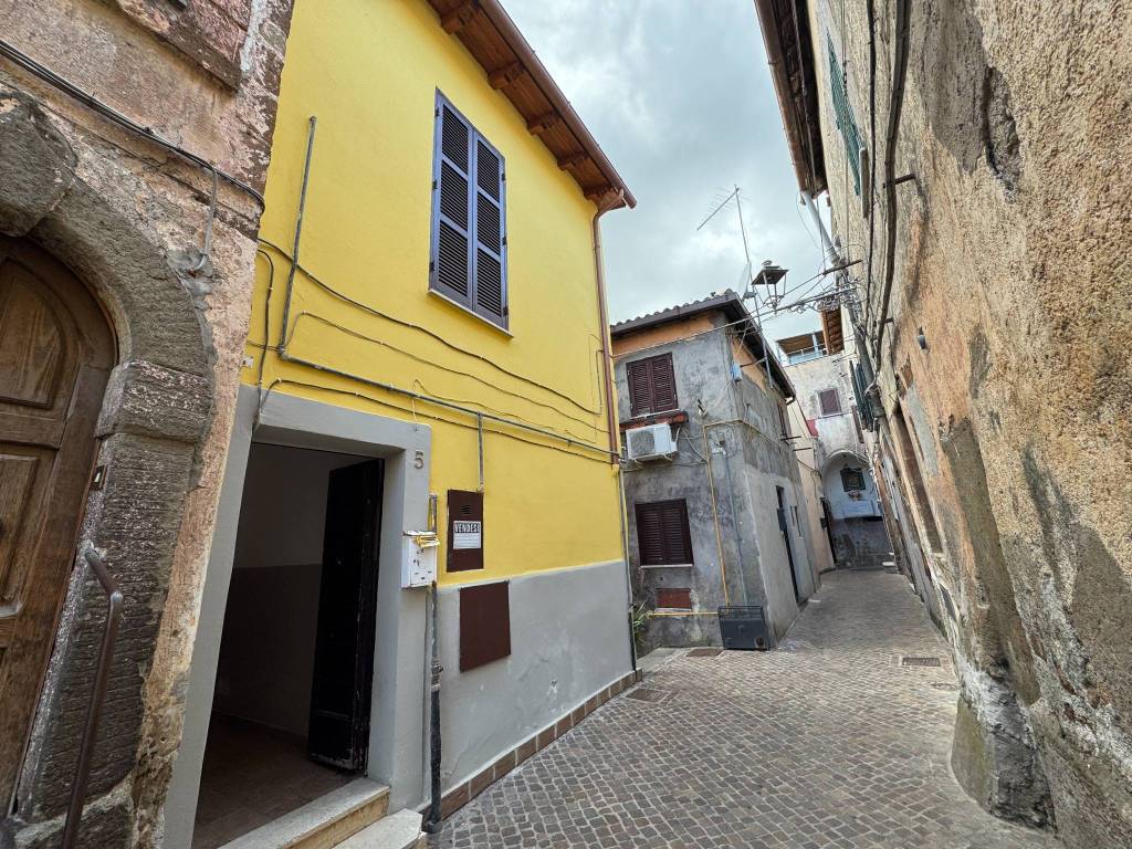 Appartamento a Gallicano nel lazio in Vicolo dei Santi - Foto 2