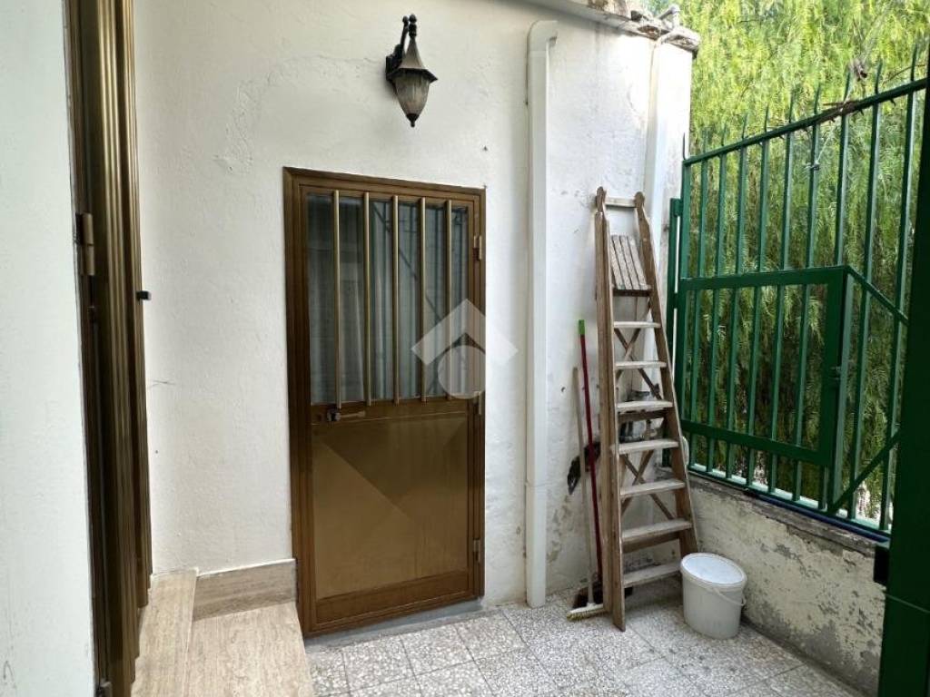 Casa indipendente a Canosa di puglia in Piazza Tarpea, 29 - Foto 2