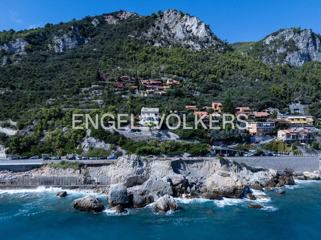 Appartamento a Finale ligure in Via Guglielmina d'Olanda - Foto 3