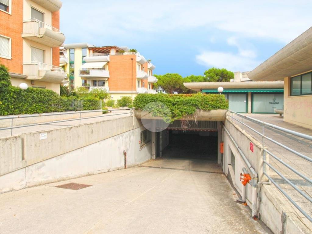 Box / garage a San benedetto del tronto in Largo Danubio, 11 - Foto 3