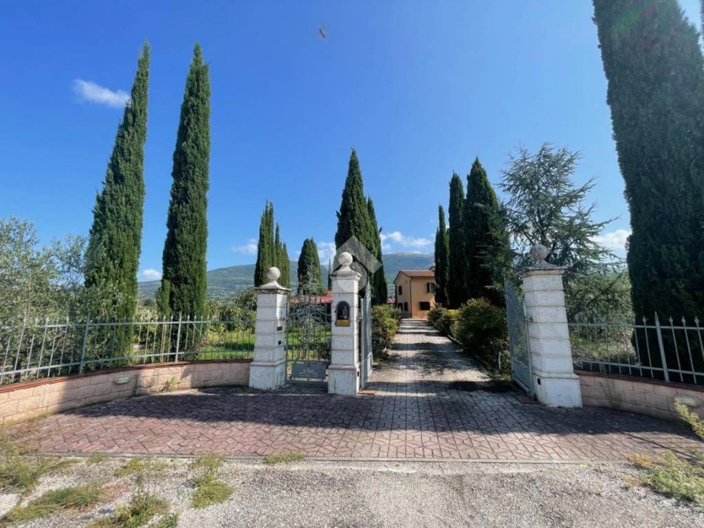 Casa indipendente a Assisi in Via santa maria della spina, 53 - Foto 2