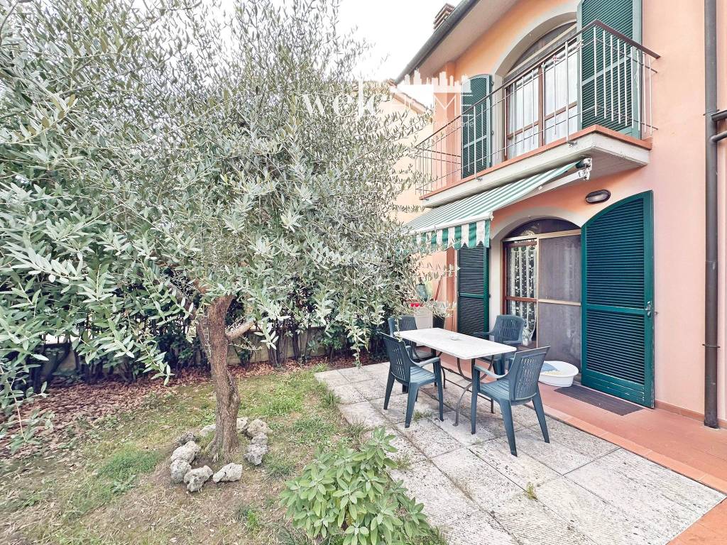 Villetta a schiera a Campi bisenzio in Via dei Glicini - Foto 3