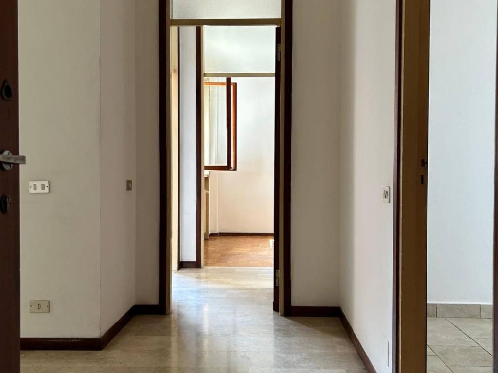 Appartamento a Carnago in Via Vittorio Veneto, 27 - Foto 2