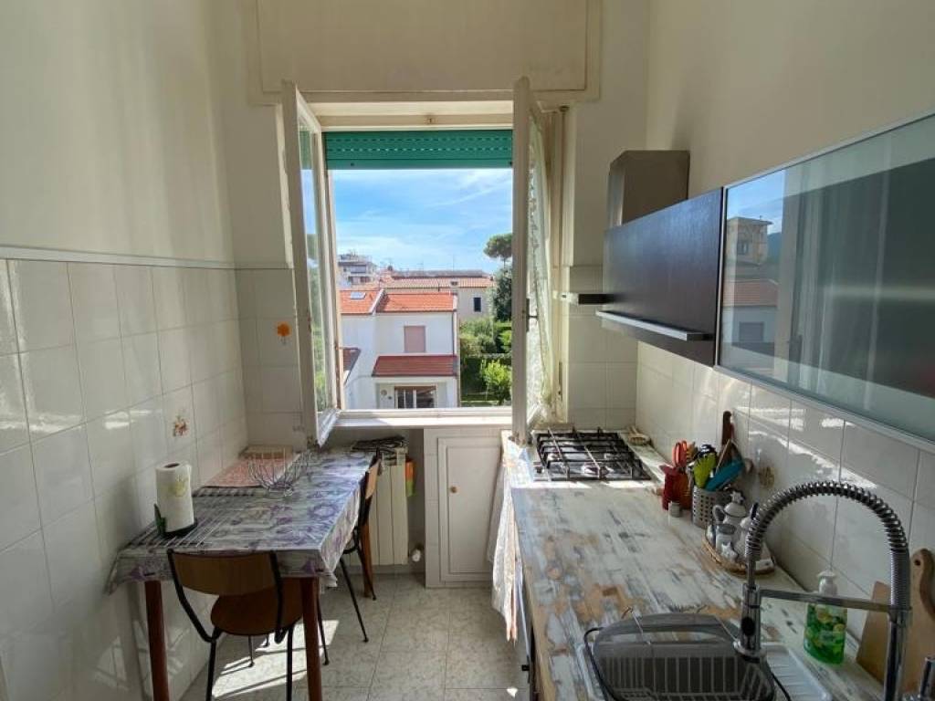 Appartamento a Livorno in Via Raffaello Gambogi - Foto 2