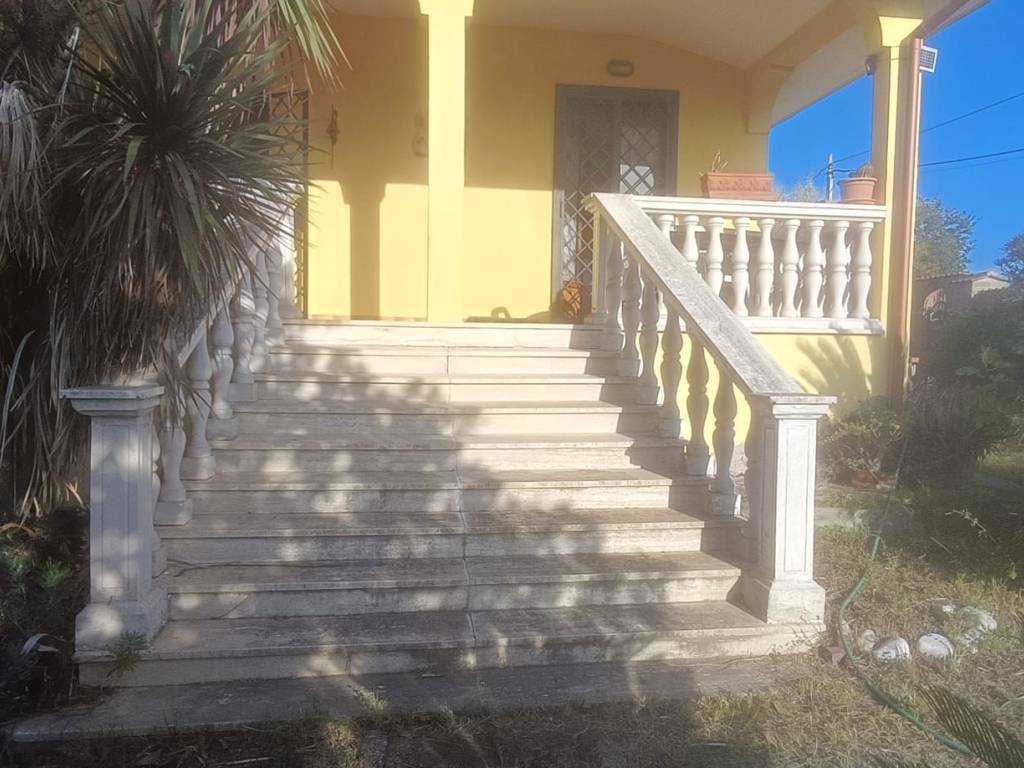Villa a Aprilia in Via dei Passeri - Foto 2